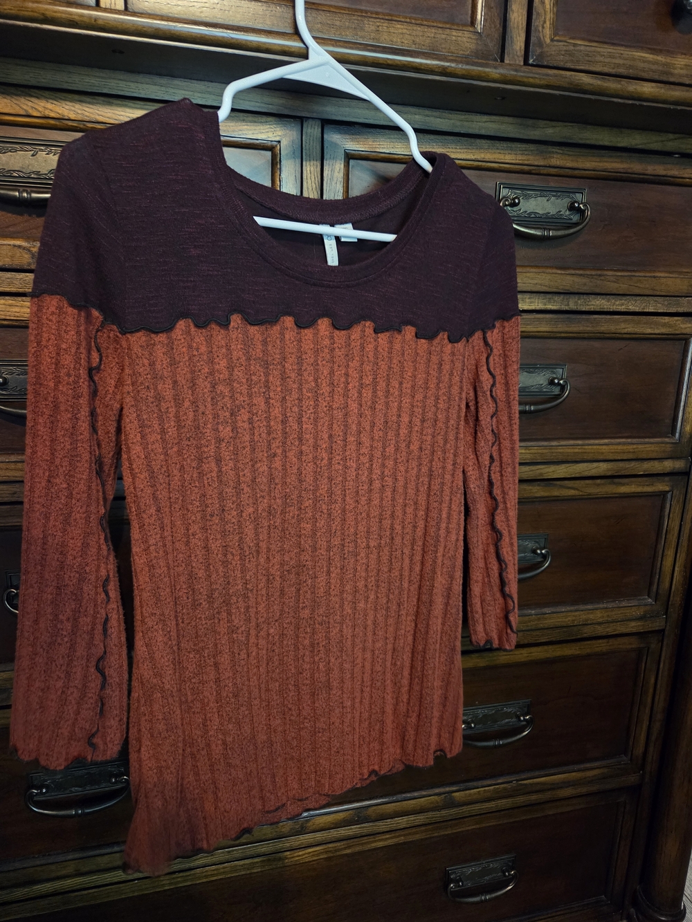 Cato Two-Tone Ribbed 3/4 Sleeve Top - Burgundy and Rust